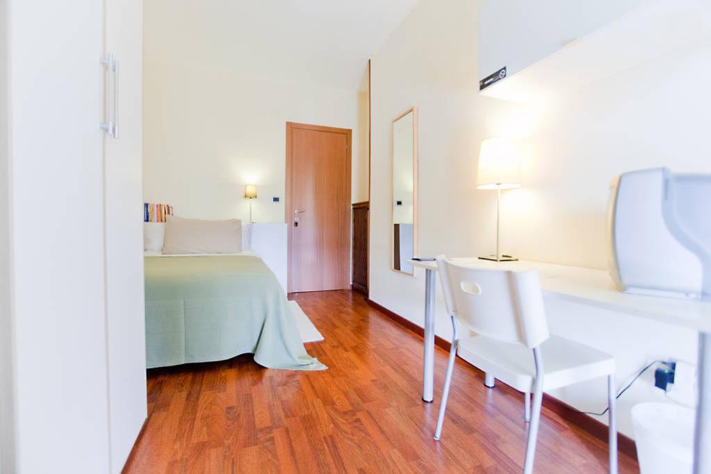 Rooms Rent Vesuvio B&B เนเปิลส์ ภายนอก รูปภาพ